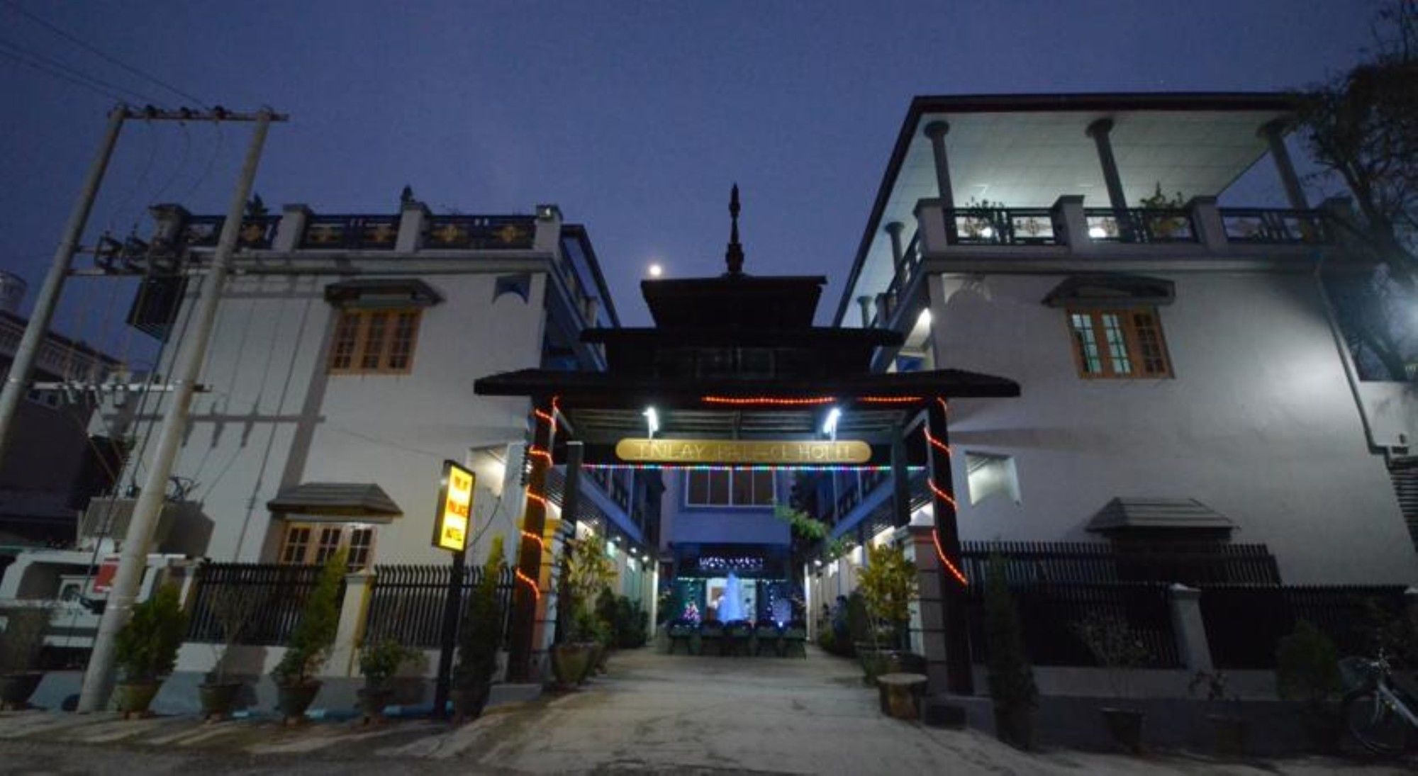 Inlay Palace Hotel Nyaung Shwe Exterior photo